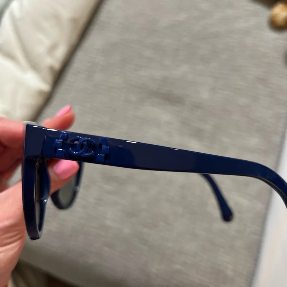 CHANEL Blue Oversized Round Sunglasses with Black Gradient Lenses